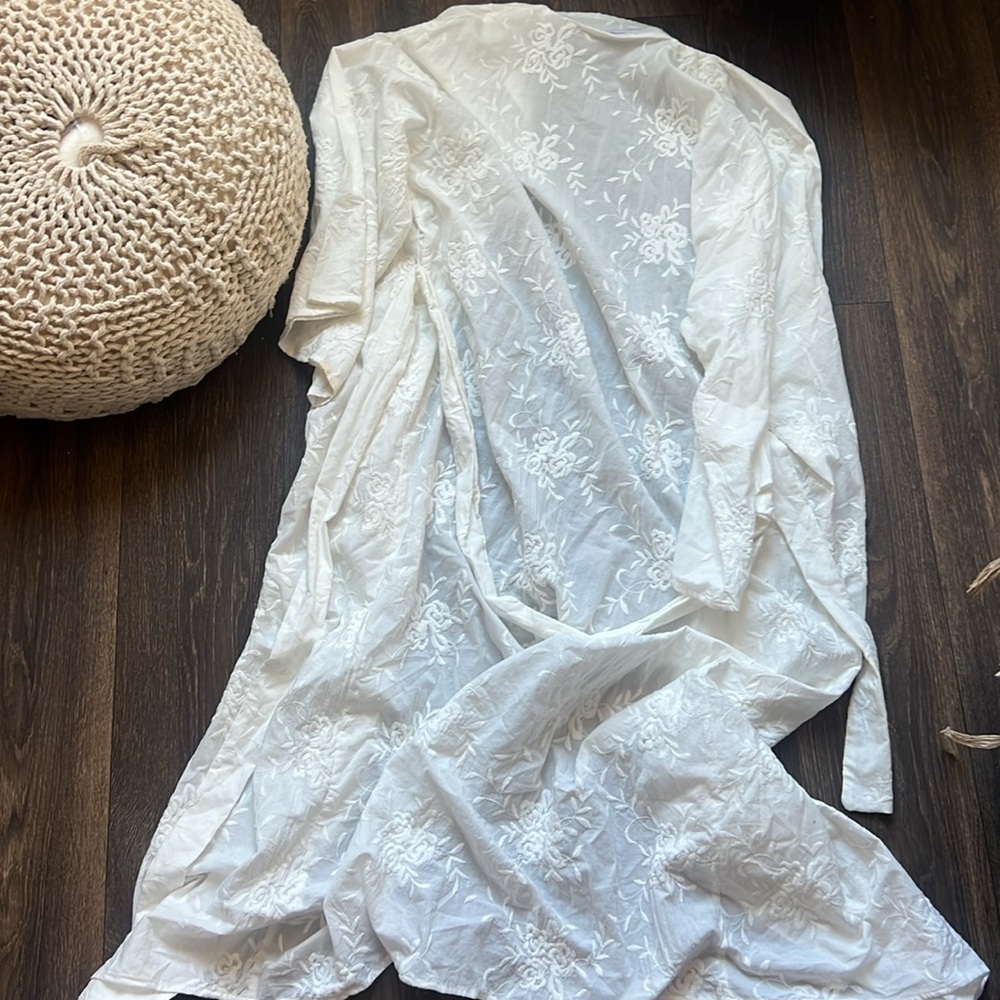 Lovers & Friends Embroidered Robe - Picture 4 of 4